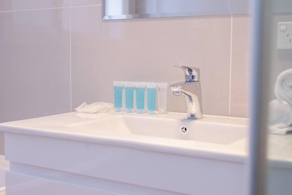 Comfy Family Home @ Kingsgrove Sleeps 7 With 2 Bathrooms & Parking Sydney Esterno foto